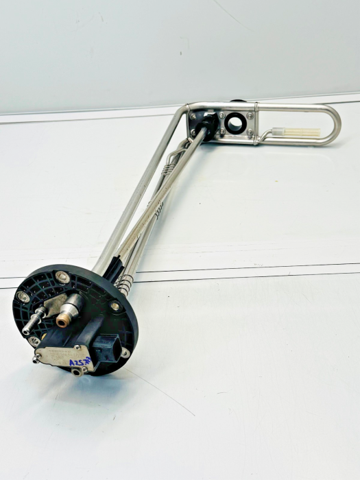 Mercedes Actros MP4 AdBlue Level Sensor A0165426117 A0035424103 Tank Sender Used view 4