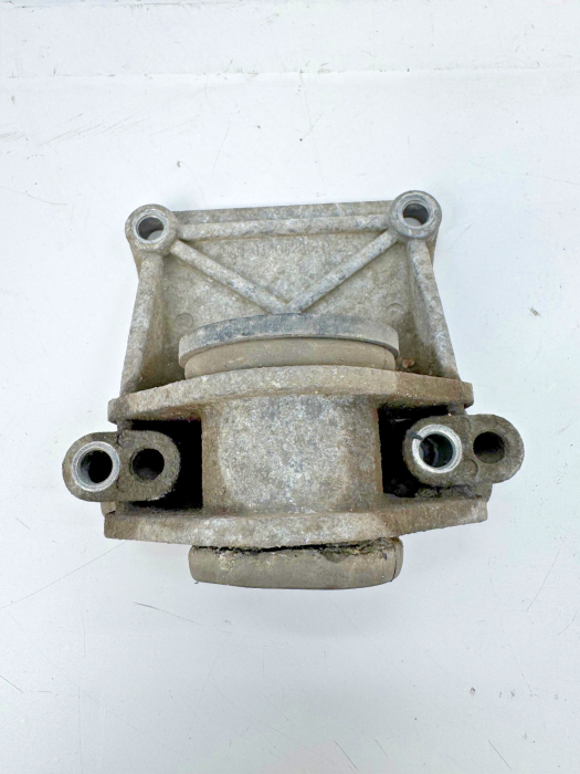 MAN TGX Radiator Support Bracket 81062250020 51067260024 Engine Mount Euro 5/6 view 7