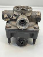 Wabco Pressure Limiting / Relay Valve 4750190000 A0044294444 M22x1.5 Used view 2