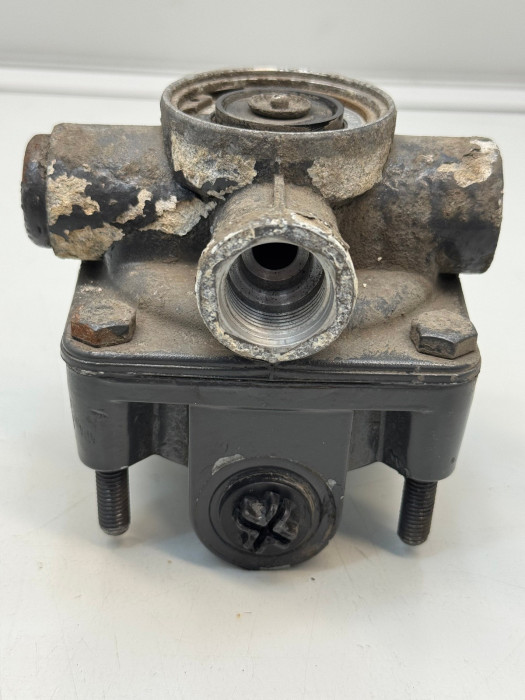 Wabco Pressure Limiting / Relay Valve 4750190000 A0044294444 M22x1.5 Used