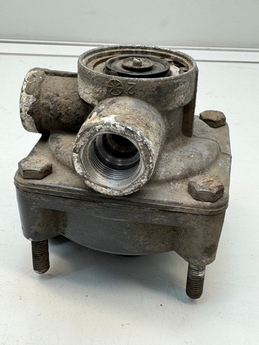 Wabco Pressure Limiting / Relay Valve 4750190000 A0044294444 M22x1.5 Used