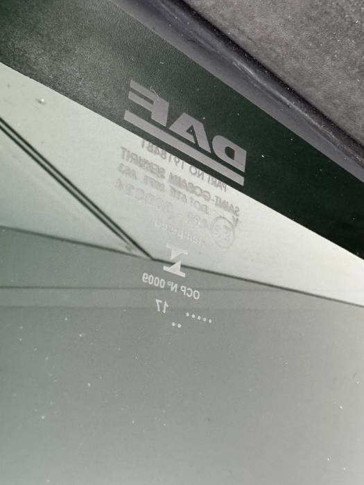 DAF XF105/XF106 Electric Roof Hatch Sunroof 1918481 1362882 Tinted 24V Used view 4