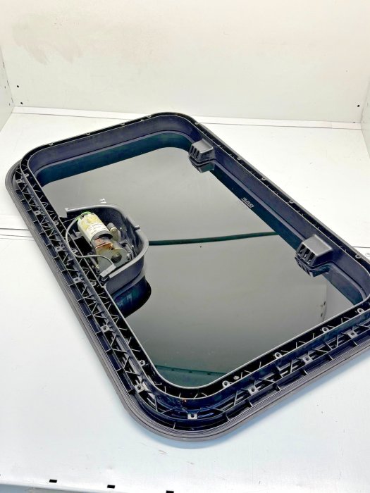 DAF XF105/XF106 Electric Roof Hatch Sunroof 1918481 1362882 Tinted 24V Used view 5