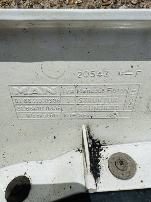 MAN TGA/TGX/TGS Cab Mudguard 81612100462 81.61210-0462 81664100182 LH Used view 4