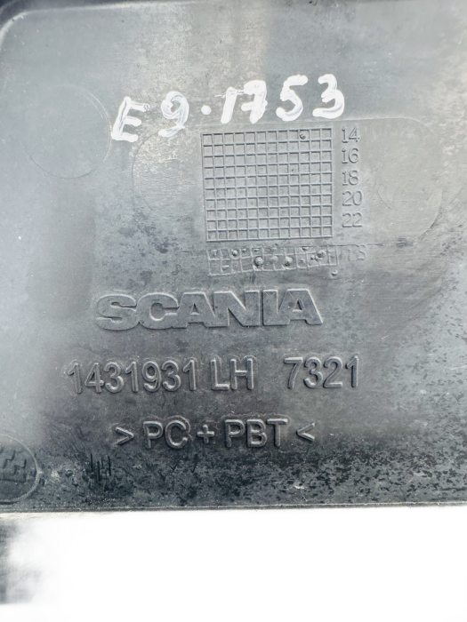 Scania P/G/R/T Series LH Front Mudguard Fender Trim 1431931 Black Used OEM view 2