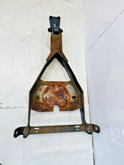 DAF XF/CF Tag Axle Lift Bracket Assembly 1911884 1925364 1998838 1906945 Rear view 4