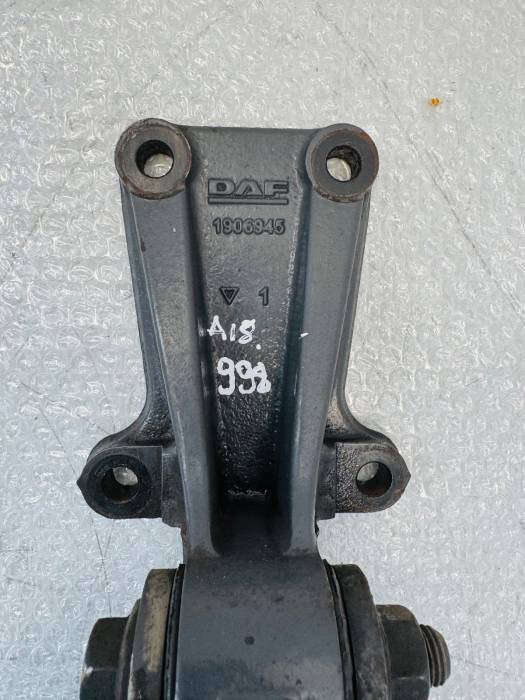 DAF XF/CF Tag Axle Lift Bracket Assembly 1911884 1925364 1998838 1906945 Rear view 5