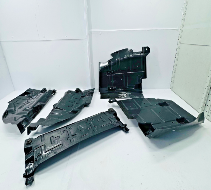 Mercedes Actros MP4 Engine Undertray Guard Set A9615205822 A9615204922 RH Euro 6 view 3