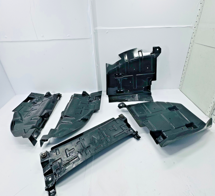 Mercedes Actros MP4 Engine Undertray Guard Set A9615205822 A9615204922 RH Euro 6 view 4