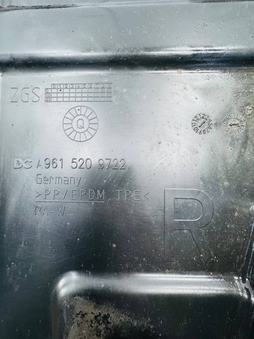 Mercedes Actros MP4 Engine Undertray Guard Set A9615205822 A9615204922 RH Euro 6 view 8