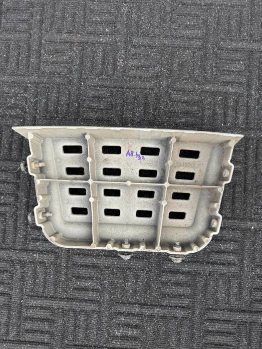 DAF XF106 Lower Left Step Plate Footstep 1945945 1945946 Genuine Euro 6 Used view 4