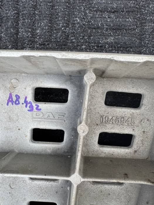 DAF XF106 Lower Left Step Plate Footstep 1945945 1945946 Genuine Euro 6 Used view 5