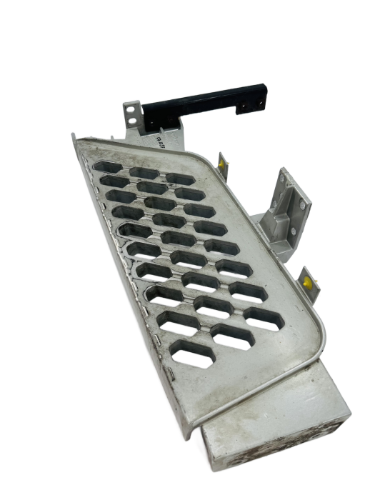 Volvo FH/FH4 RH Upper Step Plate 82151654 Alloy Boarding Step OEM Used view 2