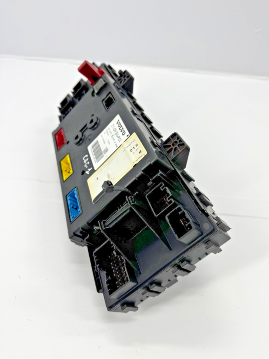 Volvo FH4 Central Fuse Box VMCU/FRC 21936560-P02 23006075 Front Used Euro 6 view 3