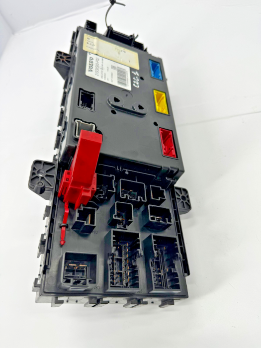 Volvo FH4 Central Fuse Box VMCU/FRC 21936560-P02 23006075 Front Used Euro 6 view 5