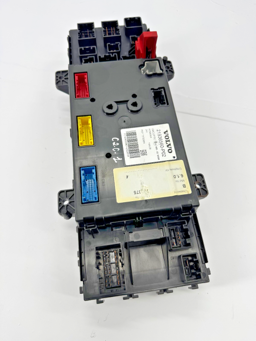 Volvo FH4 Central Fuse Box VMCU/FRC 21936560-P02 23006075 Front Used Euro 6 view 6