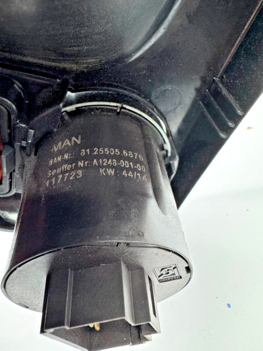 MAN TGA/TGX Headlight Switch Panel 81255056876 81617016421 RH Euro 5/6 view 3