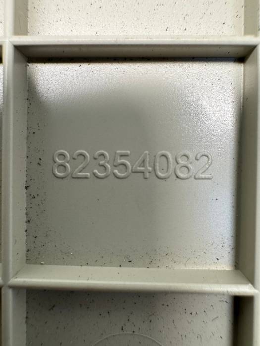 Volvo FH4/FH5 Dashboard Upper Shelf 82354082 82354079 Beige OEM Used view 3