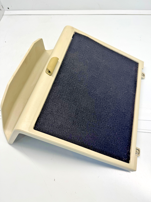 Volvo FH4/FH5 Dashboard Upper Shelf 82354082 82354079 Beige OEM Used view 4