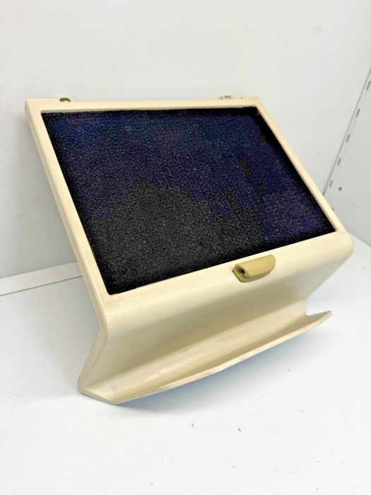 Volvo FH4/FH5 Dashboard Upper Shelf 82354082 82354079 Beige OEM Used view 6