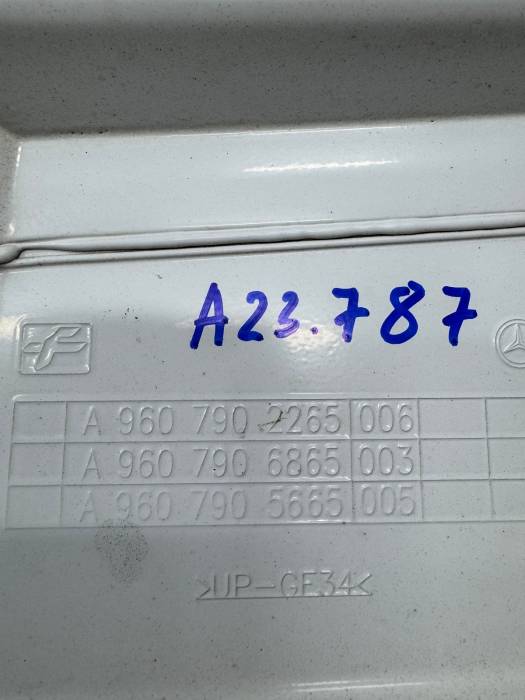 Mercedes Actros MP4 Right Upper Cab Side Spoiler A9607902265 A9607906865 Used view 3