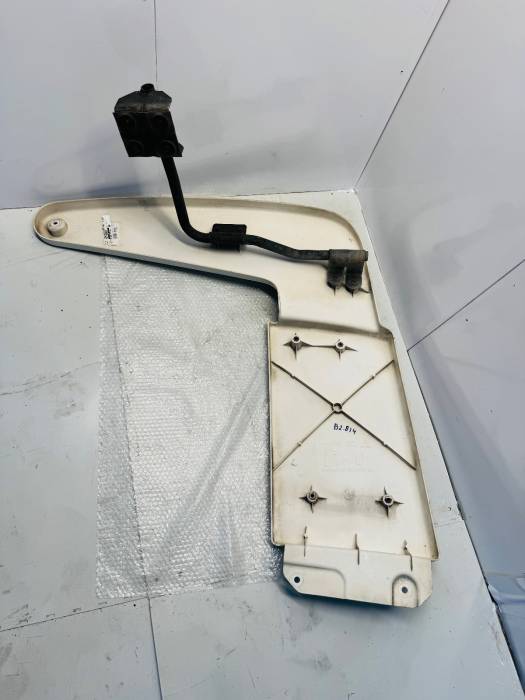 Volvo FH4 Cab Roof Spoiler Top Right 82211388 82342792 82209668 Euro 6 Used view 4