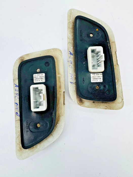 Mercedes Actros MP4 Roof Clearance Marker Lamp A9608200056 LH/RH Euro 6 view 4