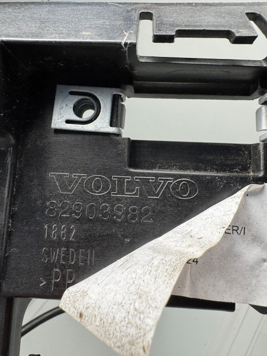 Volvo FH4 Roof Light Box bracket 82903982 82332209 Front Roof Support Used