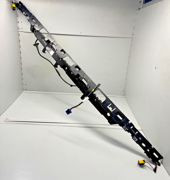 Volvo FH4 Roof Light Box bracket 82903982 82332209 Front Roof Support Used view 6