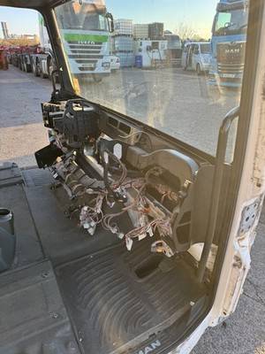 MAN TGX Euro 6 F99 High Roof Cab Shell 81600007921 81600007920 White Used view 4