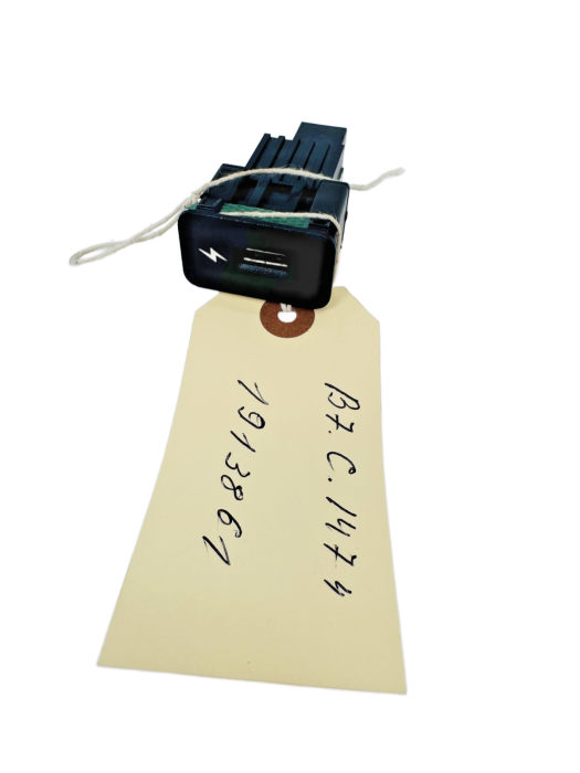DAF CF/XF/XD/XG USB Charging Port 1913861 Euro 6 Cabin 24V Genuine Used view 3