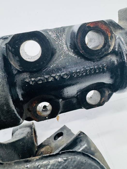 Volvo FH4 Cabin Stabiliser Bar 22004643 21750162 21833297 Front Euro 6 view 5