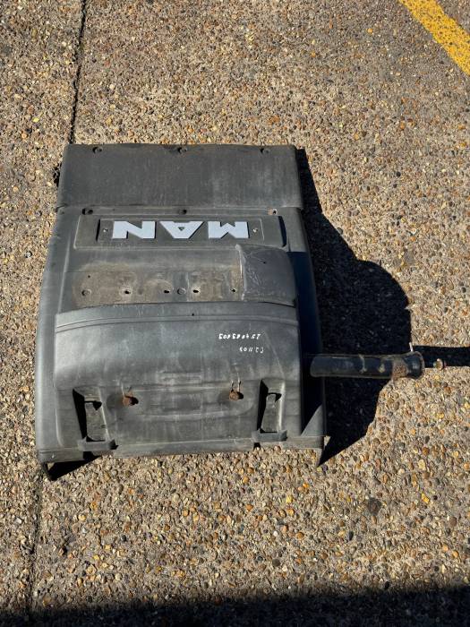 MAN TGX/TGS Rear Mudguard 254069609 81664106625 81.66410-6604 With Mudflap Used view 4