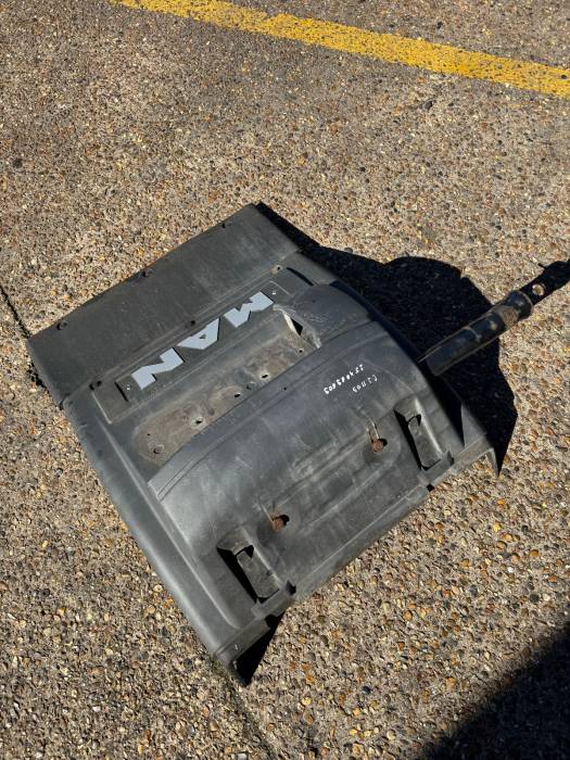 MAN TGX/TGS Rear Mudguard 254069609 81664106625 81.66410-6604 With Mudflap Used view 5