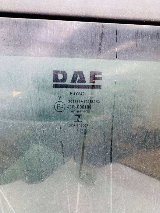 DAF CF450/CF460 Webasto Roof Hatch 1998786 1638828 Tinted Glass Used view 6