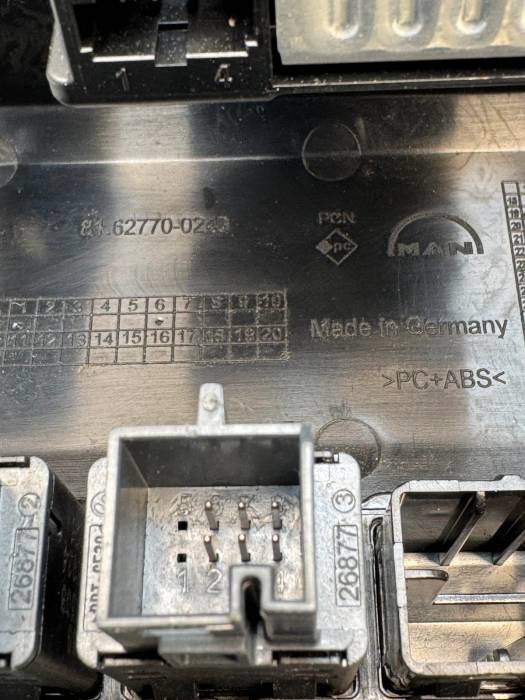 Man TGX/TGS 12V/24V Power Outlet & Dual USB Panel 35049309 81627700240 Euro 6 view 6