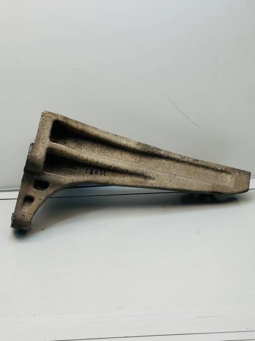 Volvo FH4/FM4 Exhaust Muffler Bracket 21639760 22495196 22554770 7421639760 Used view 6