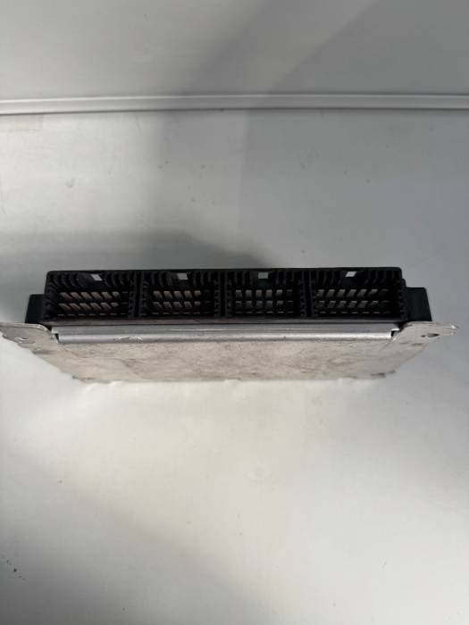 Volvo LCM Light Control Module 12V/24V Siemens VDO 20744283-01 view 4