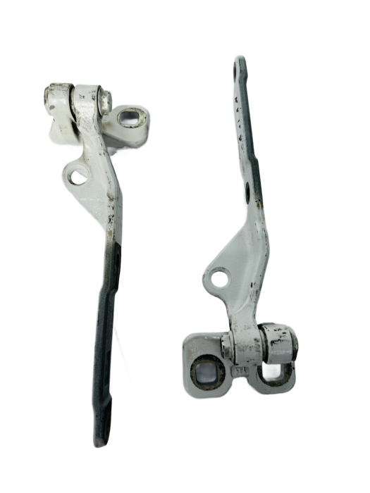 Volvo FH4 Upper Front Panel Grille Hinge Pair 82320176 82320177 Used