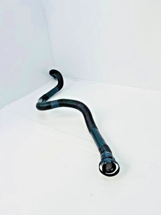 MAN TGX Oil Filler Pipe Hose 81018105094 81.01810-5094 81018105091 Engine Euro 6 view 4