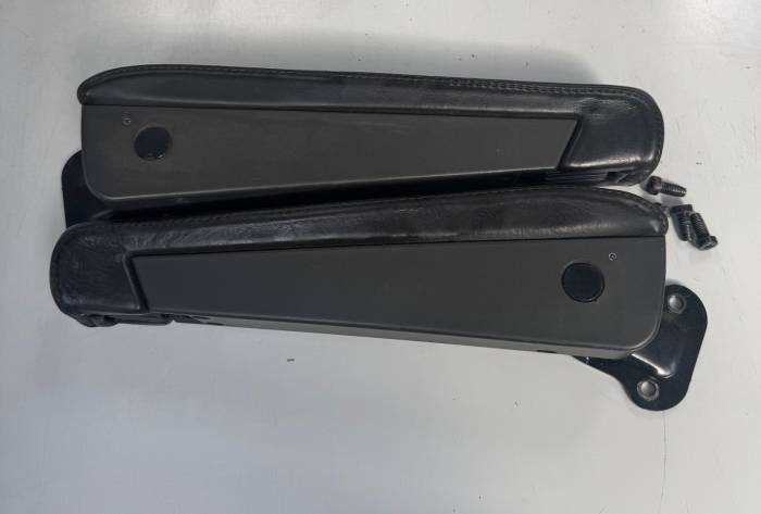 Volvo FH/FM ISRI seat armrests pair 85106116 85106117 LH RH used view 7