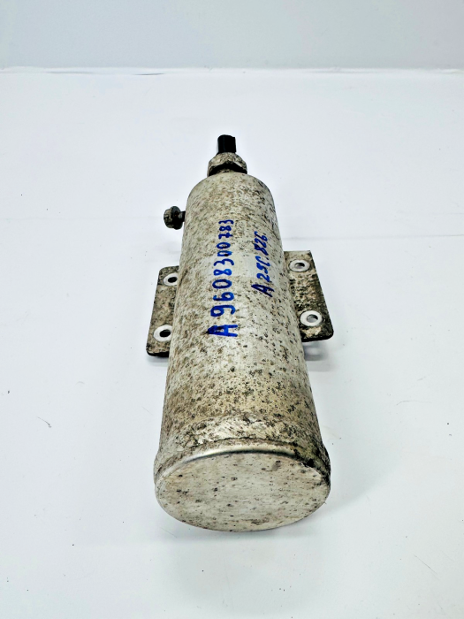 Mercedes Actros MP4 Antos Arocs AC Receiver Drier A9608300783 A9608300983 RH view 5