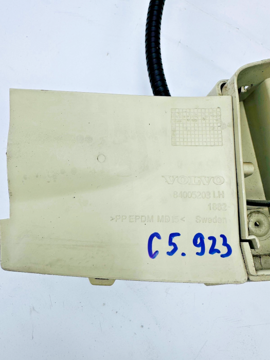 Volvo FH4/FM4 LH A-Pillar Interior Trim With Reading Lamp 84005203 Euro 6 Used view 3