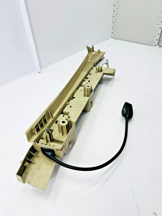 Volvo FH4/FM4 LH A-Pillar Interior Trim With Reading Lamp 84005203 Euro 6 Used view 5