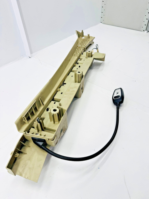 Volvo FH4/FM4 LH A-Pillar Interior Trim With Reading Lamp 84005203 Euro 6 Used view 6