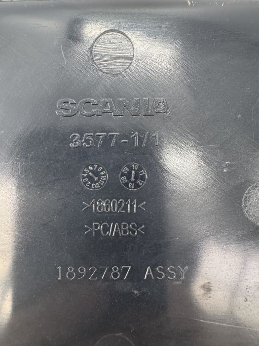 Scania P/G/R/T Dashboard Switch Panel Storage Tray 1883632 1853567 Used view 2
