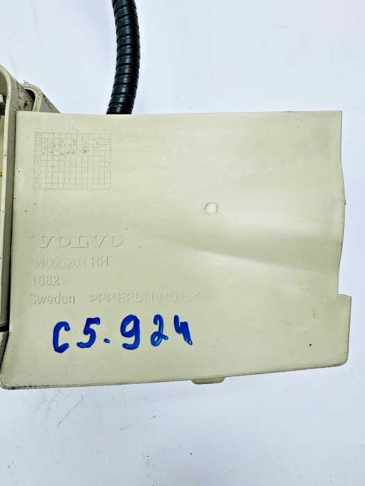 Volvo FH4 FM4 RH Overhead Shelf Interior Light Panel 84005204 34005204 Euro 6 view 4