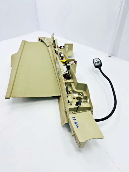 Volvo FH4 FM4 RH Overhead Shelf Interior Light Panel 84005204 34005204 Euro 6 view 5