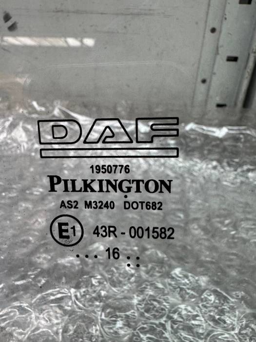 DAF XF106 Door Window Glass RH 1950776 2208042 1922916 Pilkington Euro 6 Used view 4
