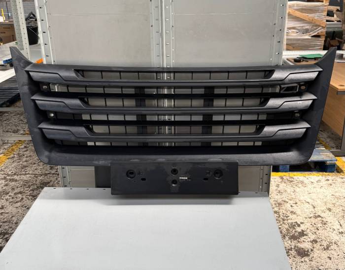 MAN TGX Euro 6 Radiator Grille OEM 81416146085 81.41614‑6085 Truck Front Grille view 3